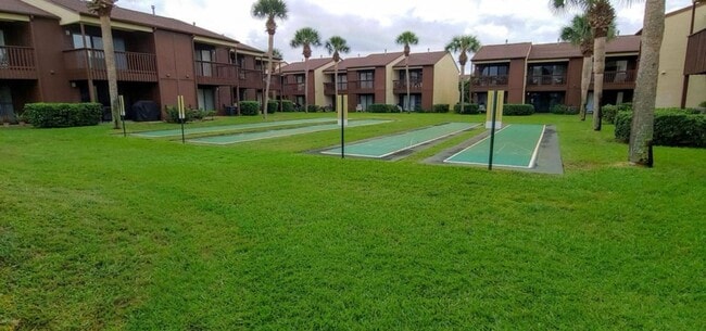 Building Photo - 2 BR and 2 Baths overlooking the Tennis Court
