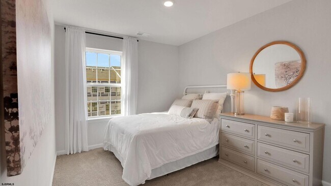 Building Photo - 255 Hermosa Dr