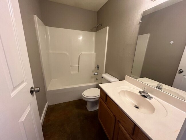 Building Photo - Renovated 2 Bedroom 2 Bath Duplex for Rent!!