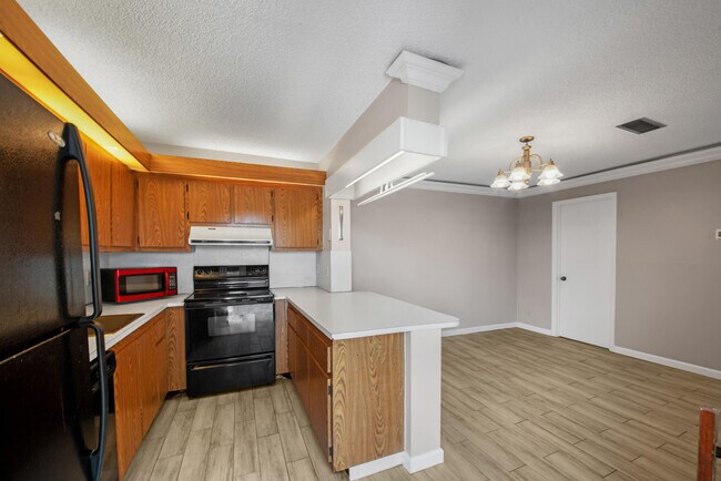 Building Photo - 388 Lake Arbor Dr