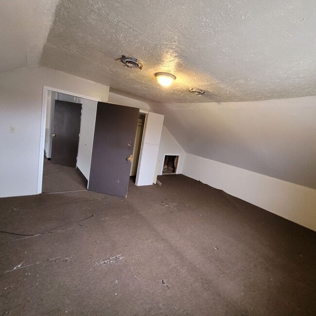 Building Photo - South Broadway 4 Bed 2 Bath Bungalow