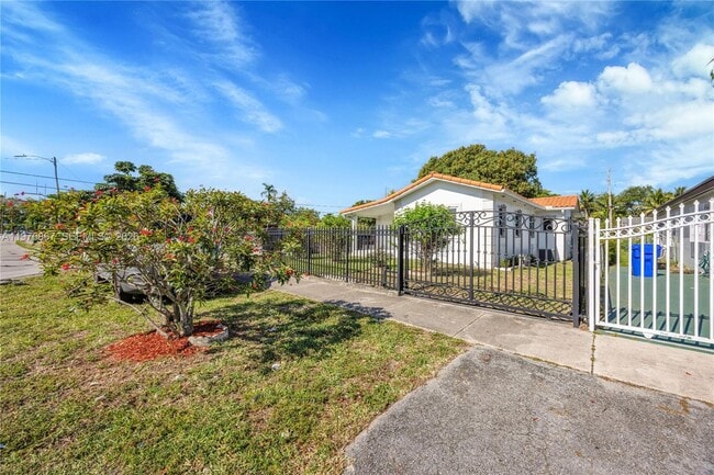 Building Photo - 150 SW 58th Ave