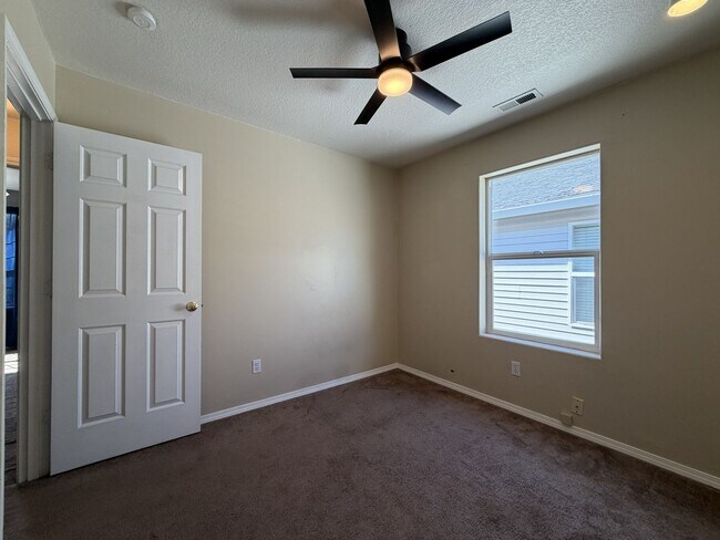 Building Photo - 5042 NE Schoeler Cir