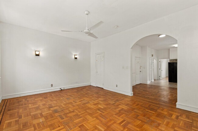Building Photo - 307 York St