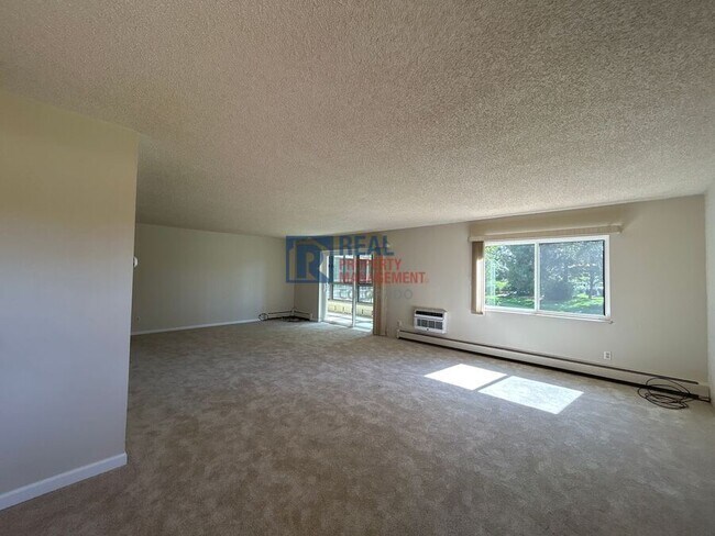 Building Photo - 13901 E Marina Dr