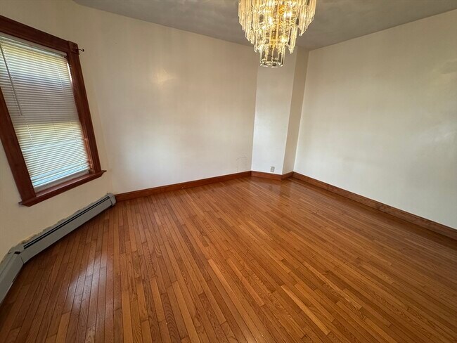 Building Photo - 374 Bowdoin St