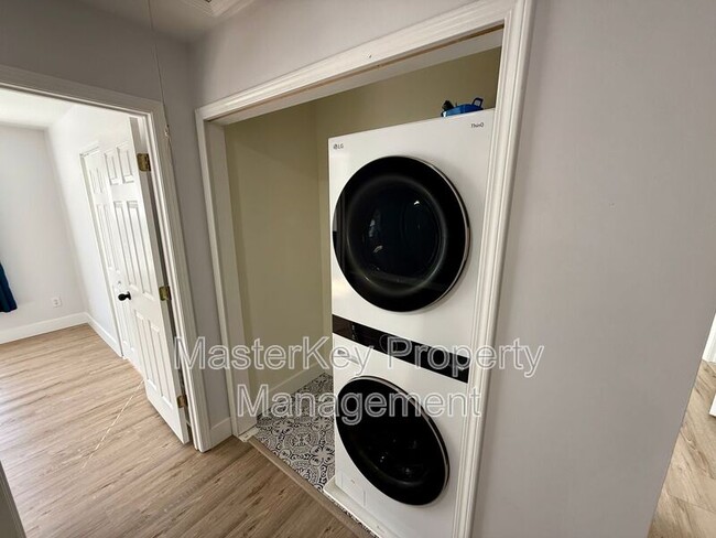 Building Photo - 209 Hollyhock Ln