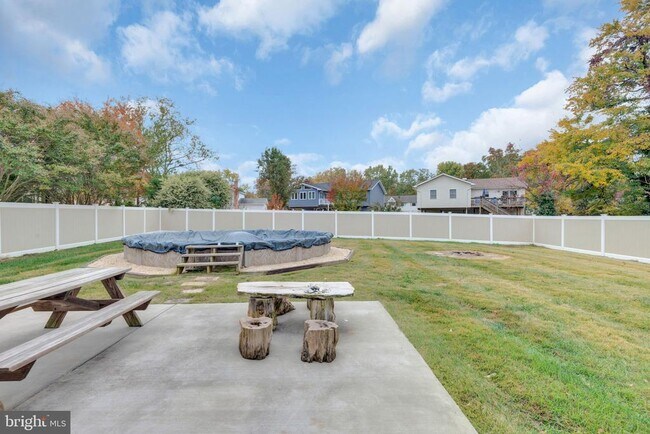 Building Photo - 852 Birchwood Ct