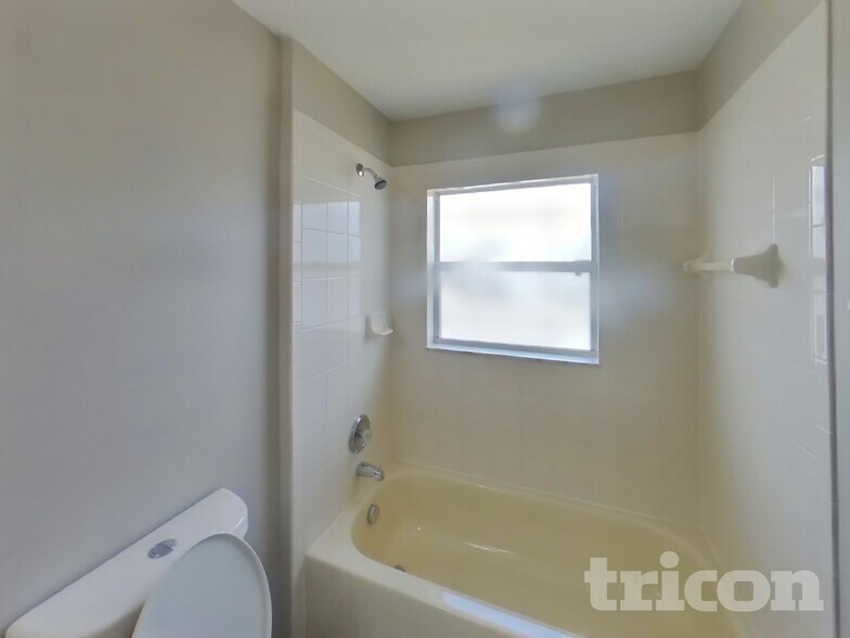Building Photo - 13001 Fish Cove Dr