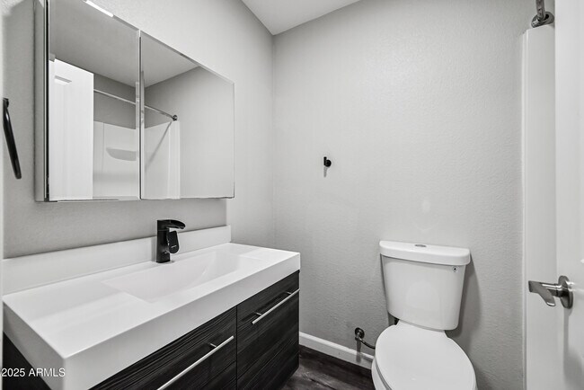Building Photo - 3025 N 32nd St