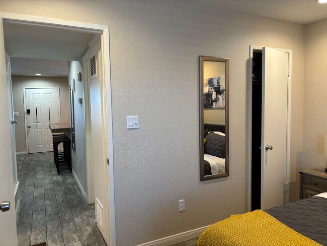 Building Photo - 2 Bedrooms Condo for Rent Available May 19...