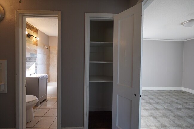 Building Photo - 2361 Joy Ln