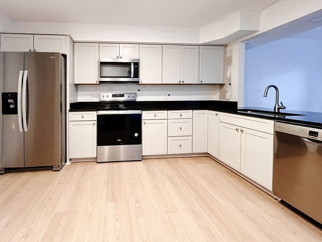 Building Photo - 1003 Evergreen Way