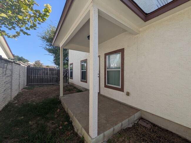 Building Photo - 5826 Grandwood Dr