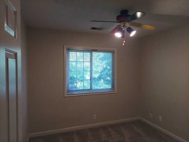 Building Photo - 17315 Pine Cir