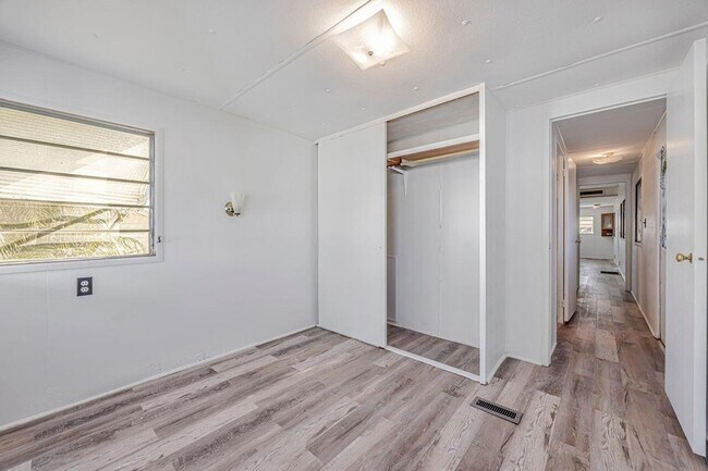 Building Photo - 14556 Glenview Dr