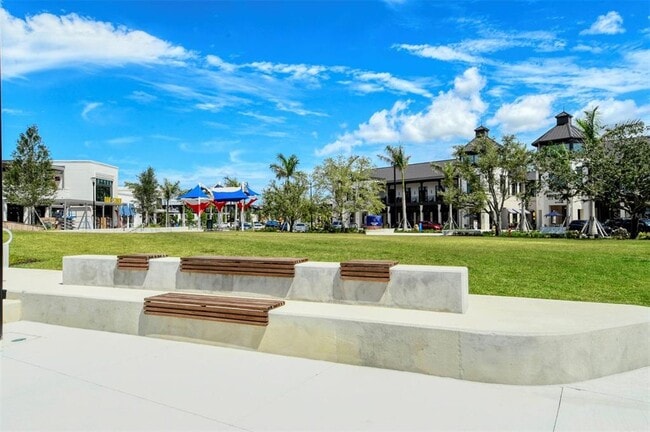 Building Photo - 12390 Wellen Golf St