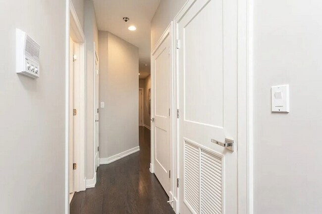 Building Photo - 942 W Montana St