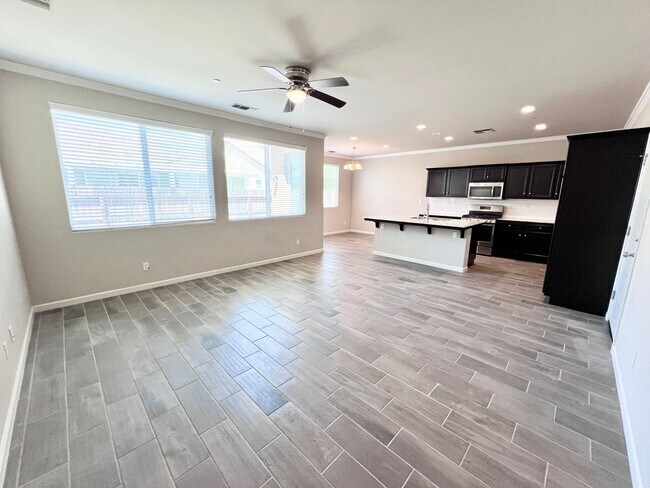 Building Photo - $2,400 Ashlan & Leonard, 3 Bedroom Home - ...