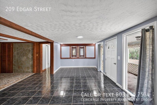 Building Photo - 209 Edgar St