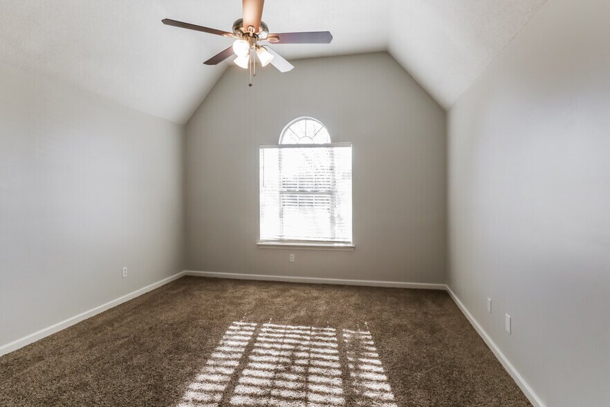 Building Photo - 7772 Bramble Ln