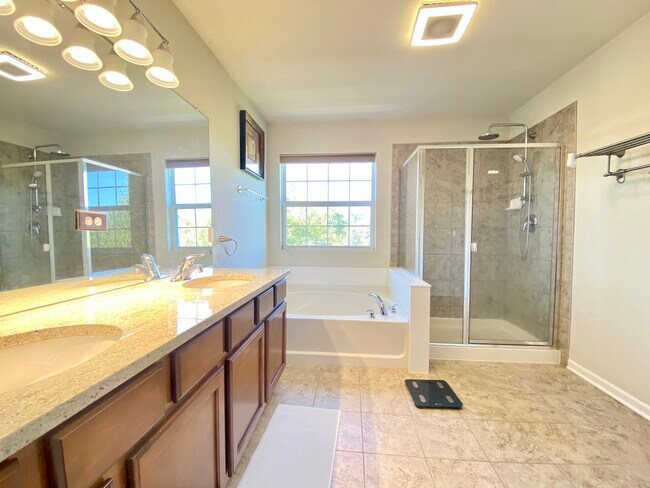 Building Photo - 10S420 Carrington Cir
