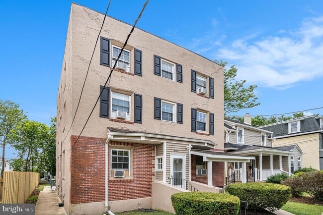 Building Photo - 404 E Jefferson St