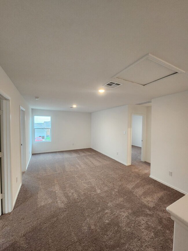 Building Photo - 4-bed, 2-bath gem in Hidden Trails- Bulverde TX- 4/2/2-6013 Companion Loop