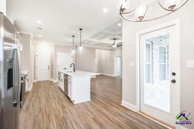 Building Photo - 305 Willowbrook Ln