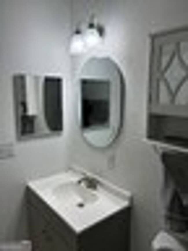 Building Photo - 605 Douglas Dr