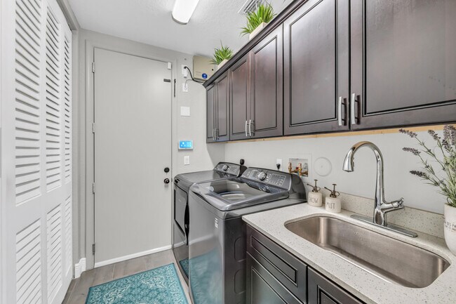 Building Photo - 4661 Manderly Dr