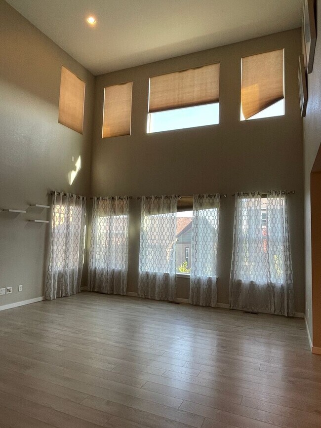 Building Photo - Gorgeous Colliers Hill Home