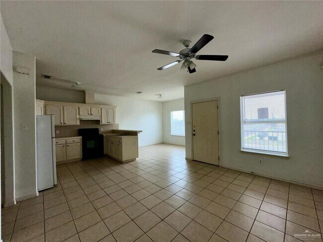 Building Photo - 13 Hill Crest Dr