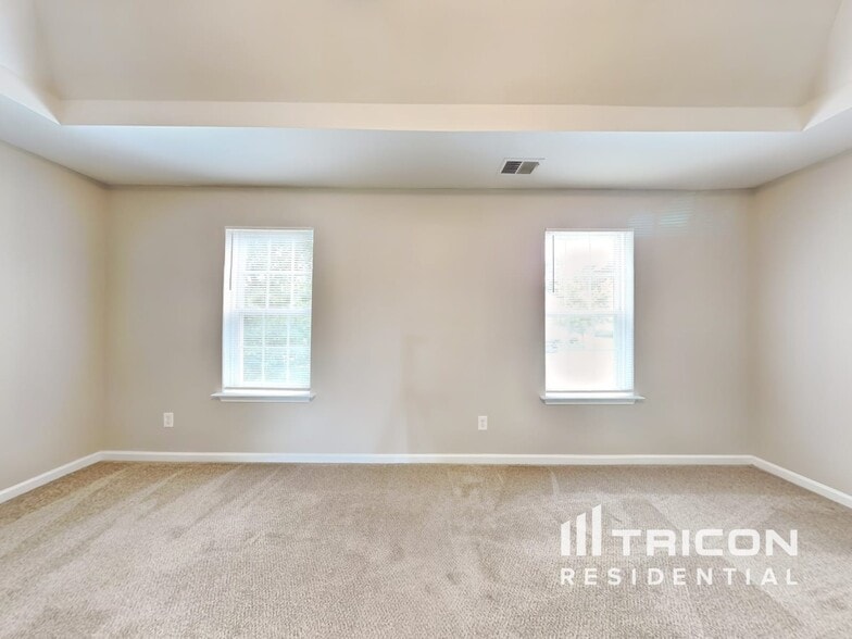 Building Photo - 146 Madelia Pl