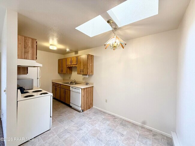 Building Photo - 3040 N Starlight Dr