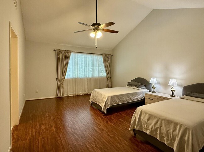 Building Photo - 1922 Augusta Dr