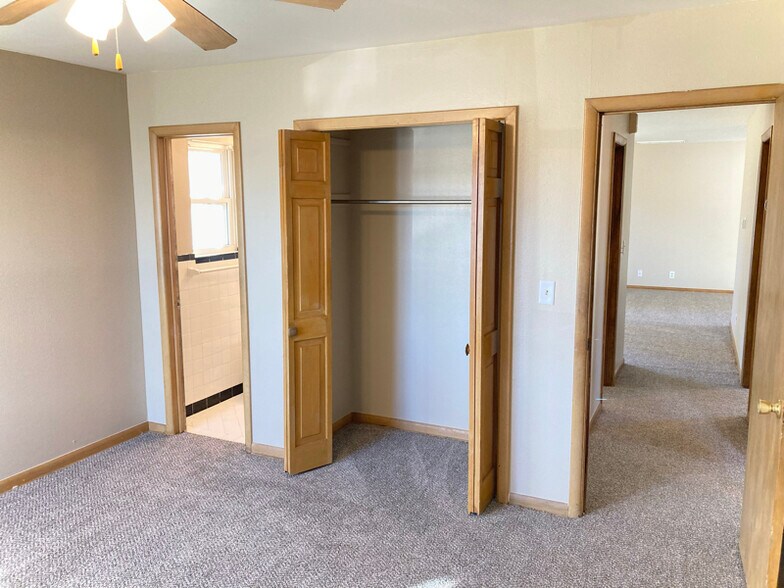 Building Photo - 612 W Matthews St