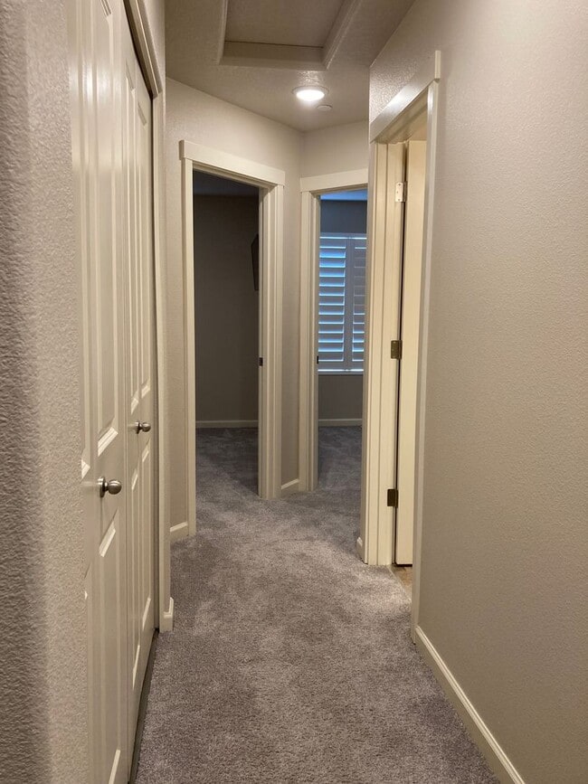 Building Photo - Beautiful Newer Home in Tigard