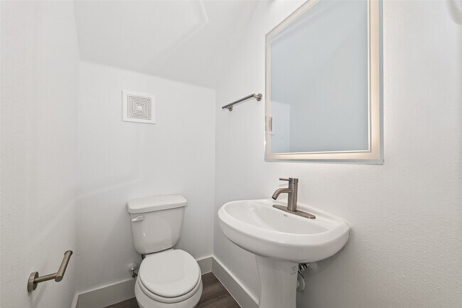 Building Photo - 5304 Lynnfield St