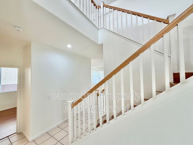 Building Photo - 23664 Groveland Pl