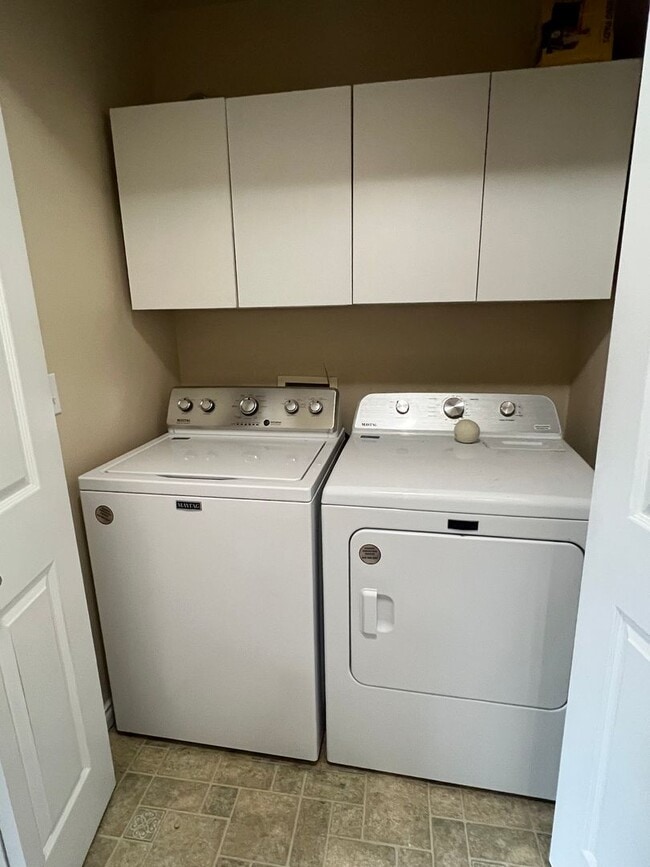Building Photo - Easy JBER Access and Quiet Location *Unfur...