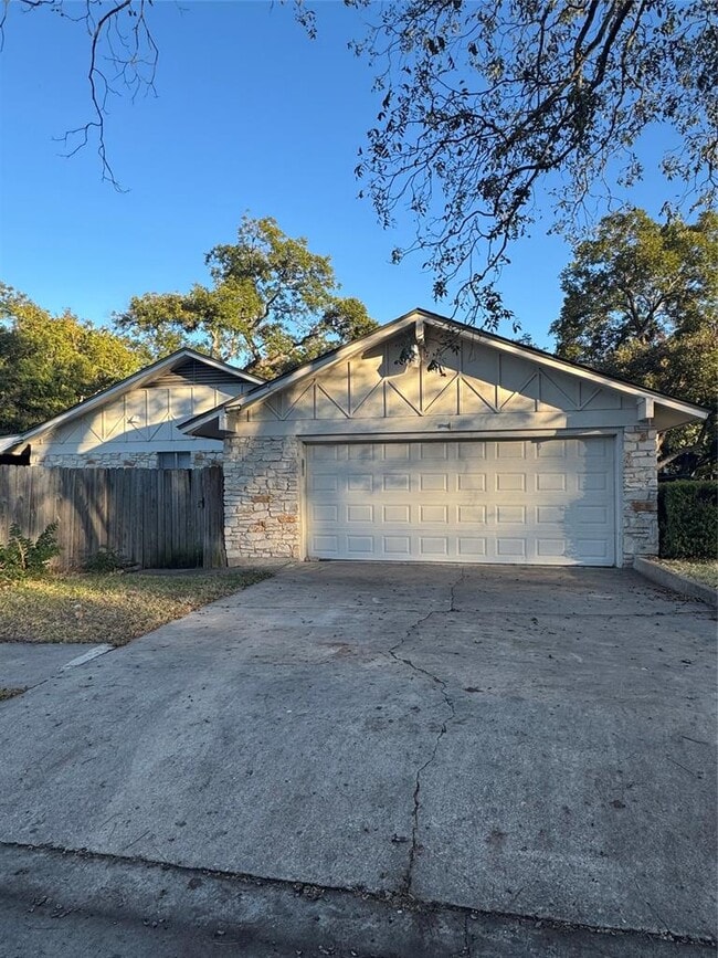 Building Photo - 12325 Double Tree Ln