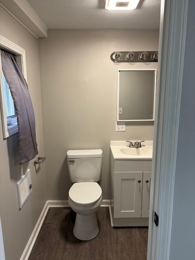 Building Photo - Alvada Unit 5