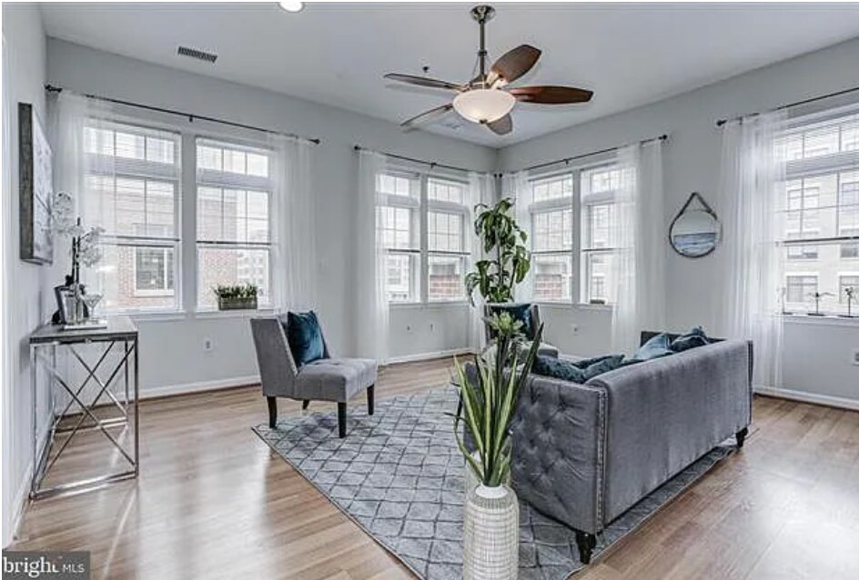 Building Photo - 309 Holland Ln