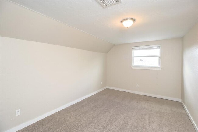 Building Photo - 1828 Sunrise Dr