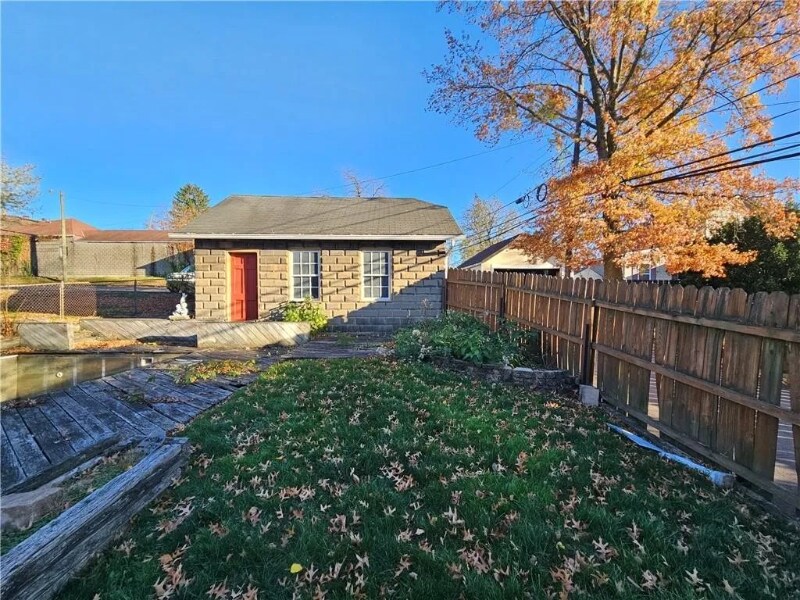 Building Photo - 19 Eagle St