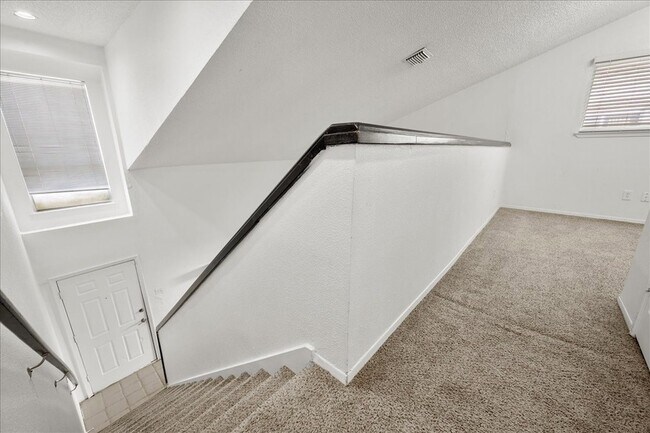 Building Photo - 9572 Windswept Ln