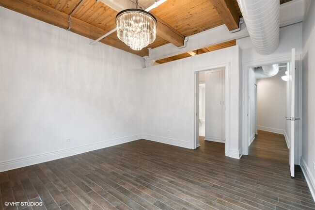 Building Photo - 420 S Clinton St