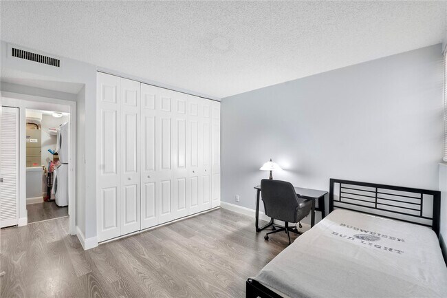 Building Photo - 8437 Forest Hills Dr