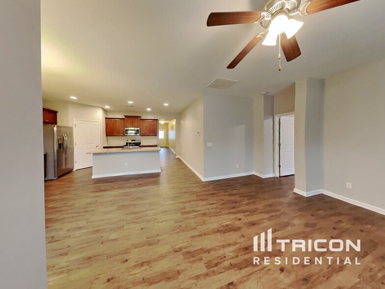 Building Photo - 652 Rose Mallow Dr